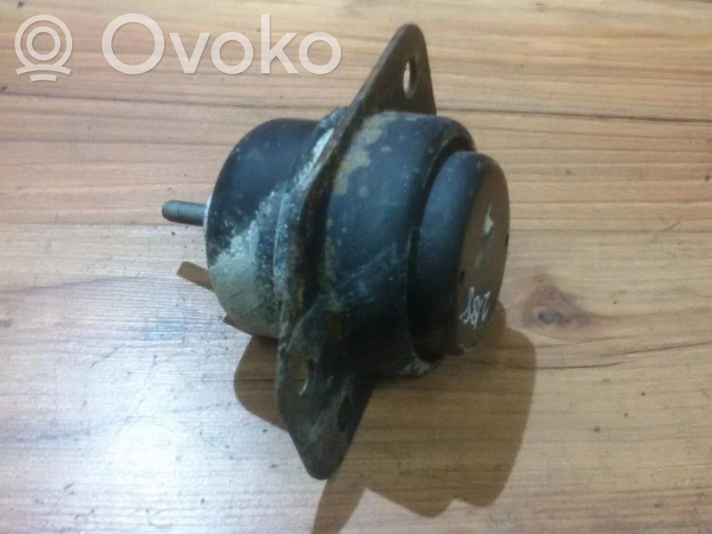 Engine mount bracket