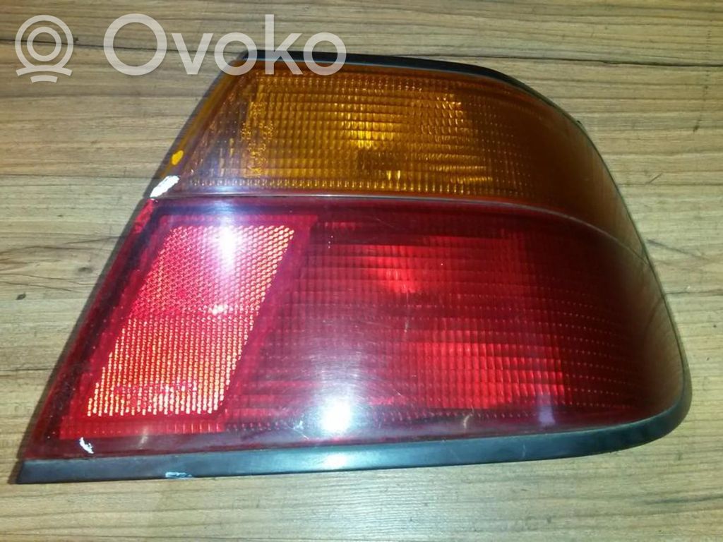 Nissan Almera Luci posteriori 