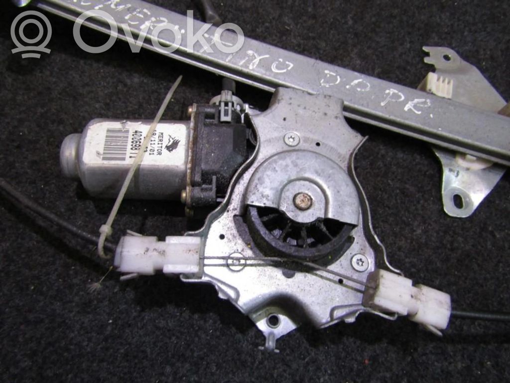 Nissan Almera Tino Motorino alzacristalli della portiera anteriore 