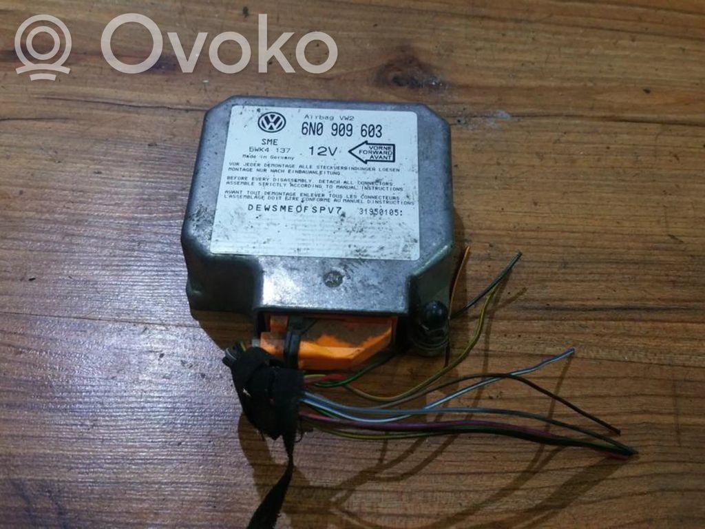 Module de contrôle airbag   6N0909603,5WK4137,5WK4137,6N0909603