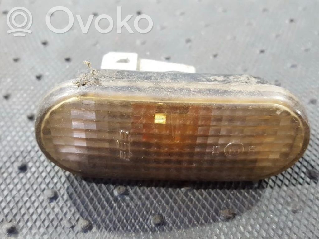 Volkswagen Golf III Seitenblinker 