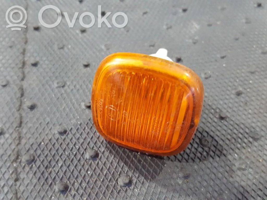 Audi A4 S4 B5 8D Indicatore di direzione del parafango anteriore 