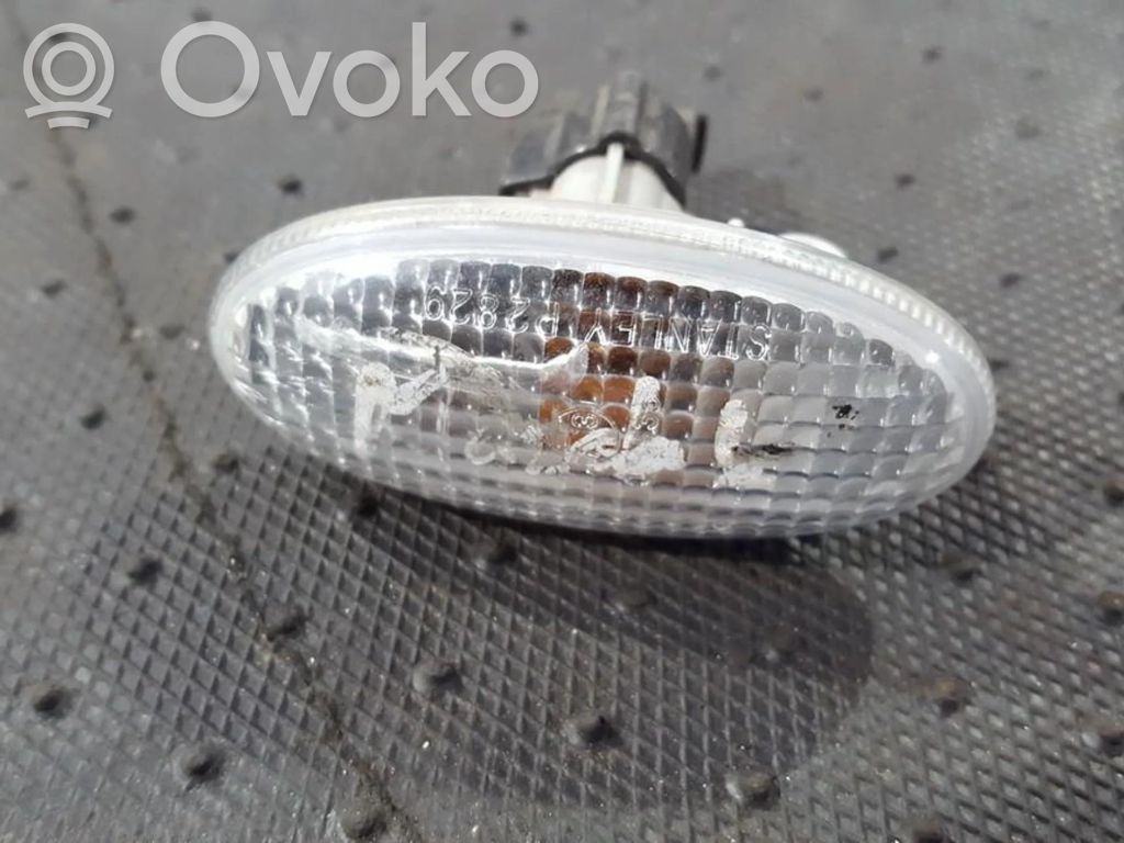 Front fender indicator light   P2829,010635,010635,P2829