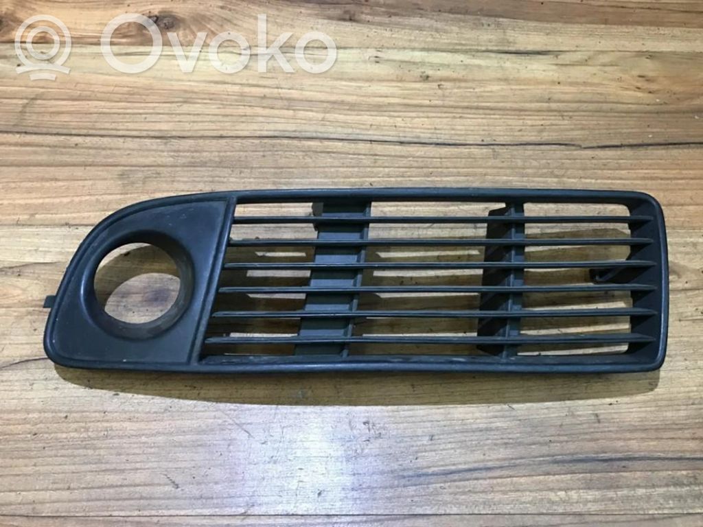 Audi A6 S6 C5 4B Grille inférieure de pare-chocs avant 