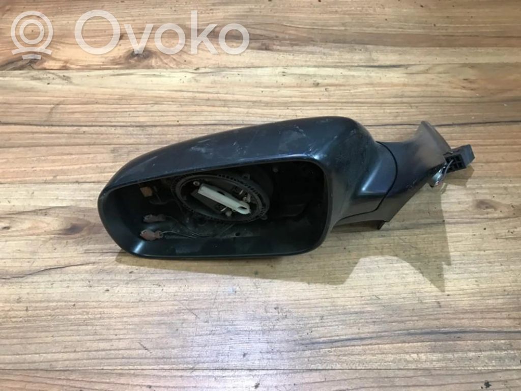 Audi A4 S4 B5 8D Elektryczne lusterko boczne drzwi przednich 