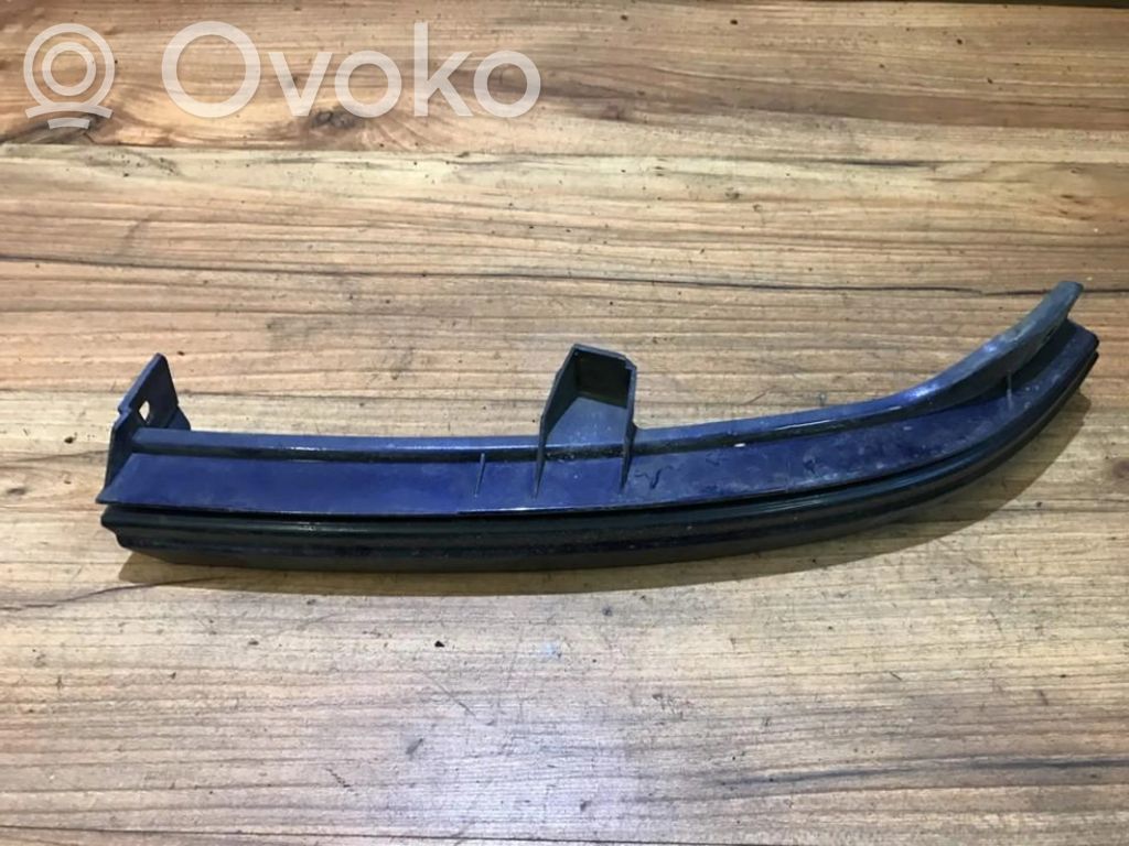 Opel Zafira A Rivestimento sotto il faro/fanale