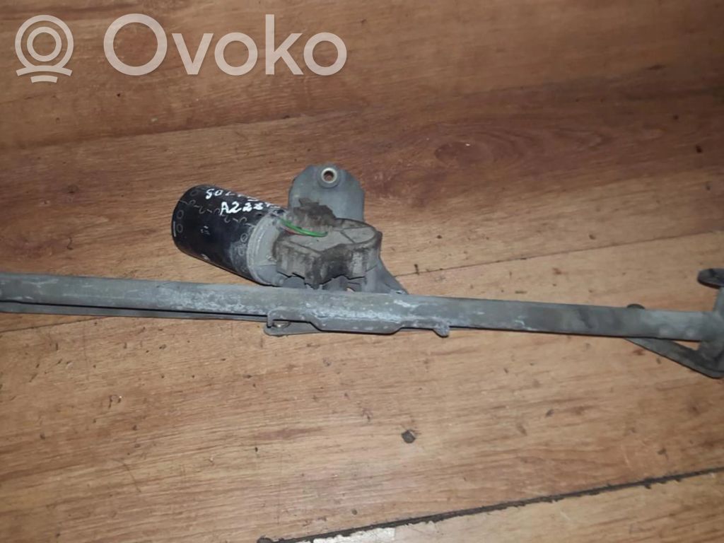 Volkswagen Golf III Etupyyhkimen vivusto ja moottori 