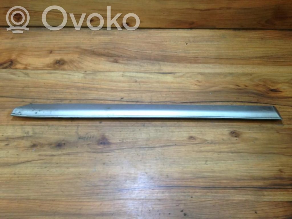 Volkswagen Golf III Listwa drzwi tylnych 