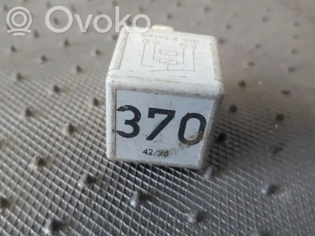 Otros relés   8D0951253,V23134J52X300,8D0951253,V23134J52X300