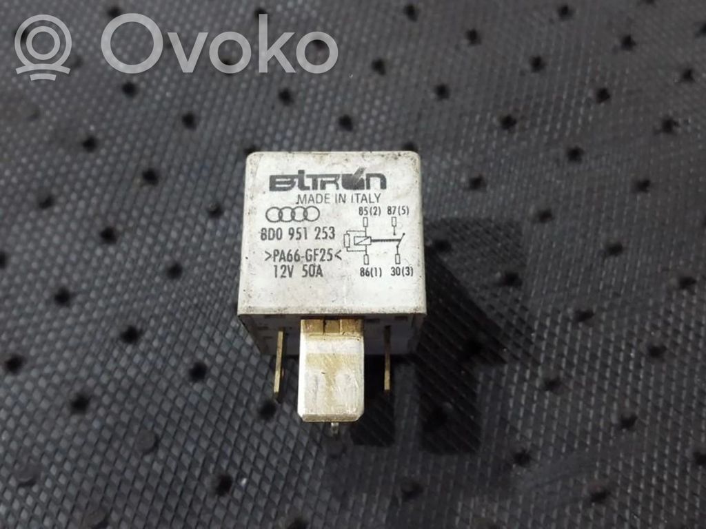 Otros relés   8D0951253,370,8D0951253