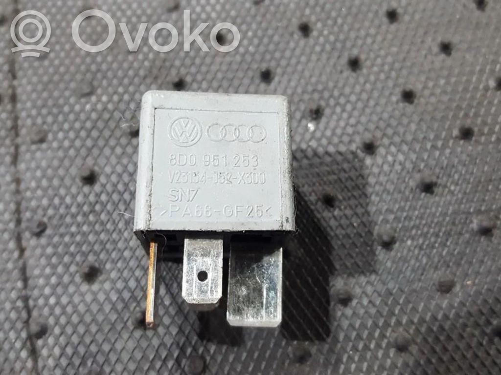 Otros relés   8D0951253,V23134J52X300,8D0951253,V23134J52X300