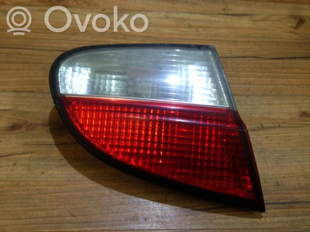 KIA Delta Lampy tylnej klapy bagażnika 