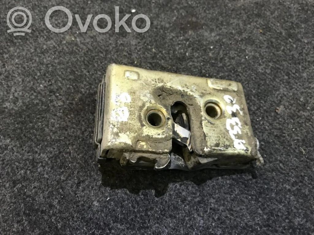 Volkswagen PASSAT B3 Etuoven lukko 