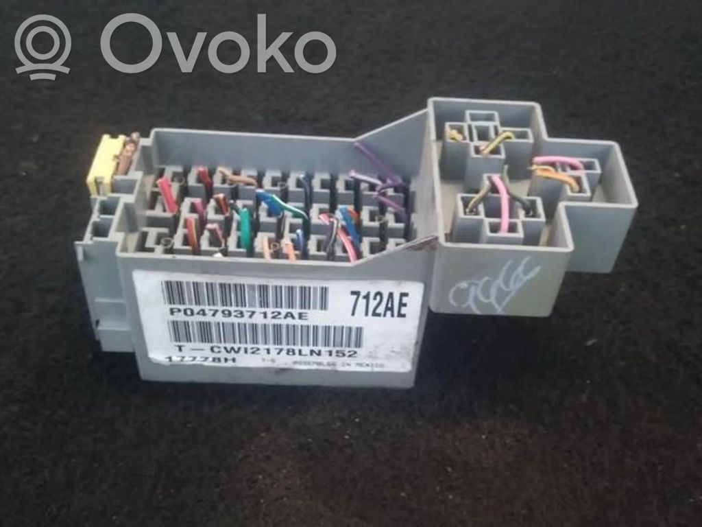 Skrzynka bezpieczników / Komplet   P04793712AE,TCW12178LN152,17778H,P04793712AE,TCW12178LN152