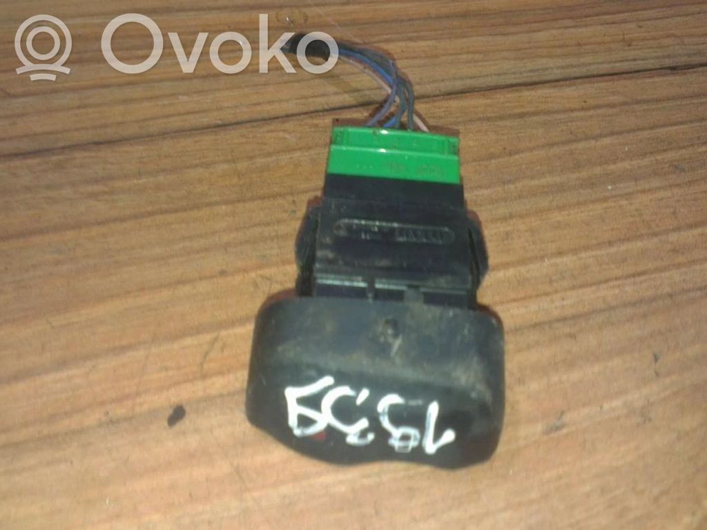 Botón interruptor de bloqueo de puertas