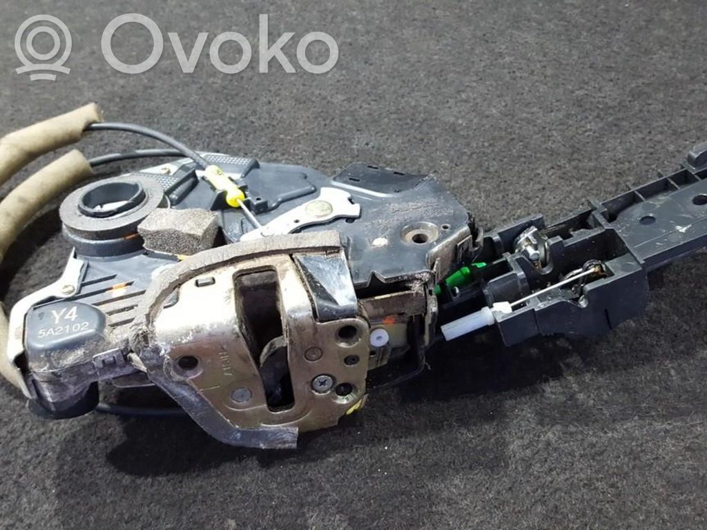 Toyota Corolla E120 E130 Serratura portiera anteriore 
