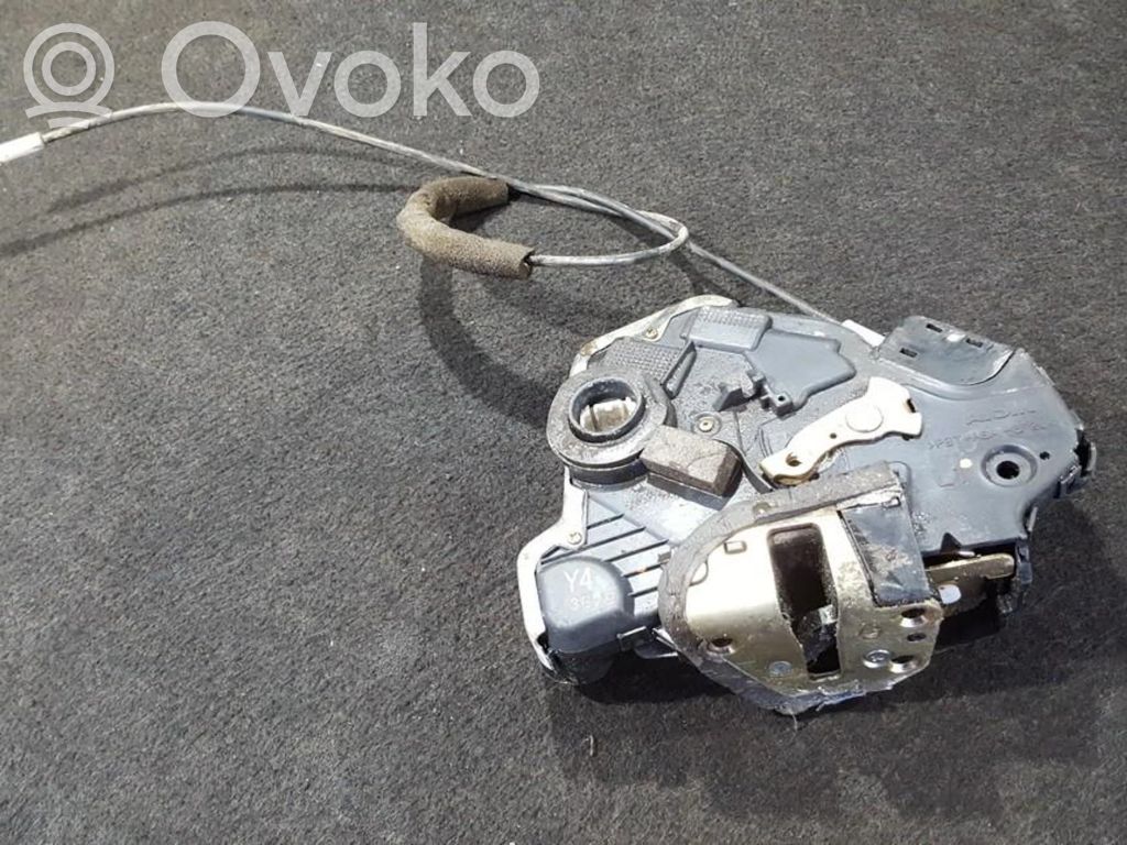 Toyota Corolla E120 E130 Serratura portiera anteriore 