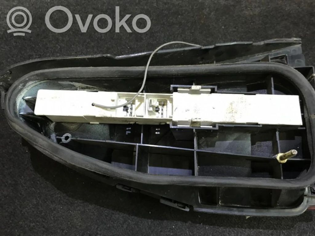 Takavalon polttimon suojan pidike