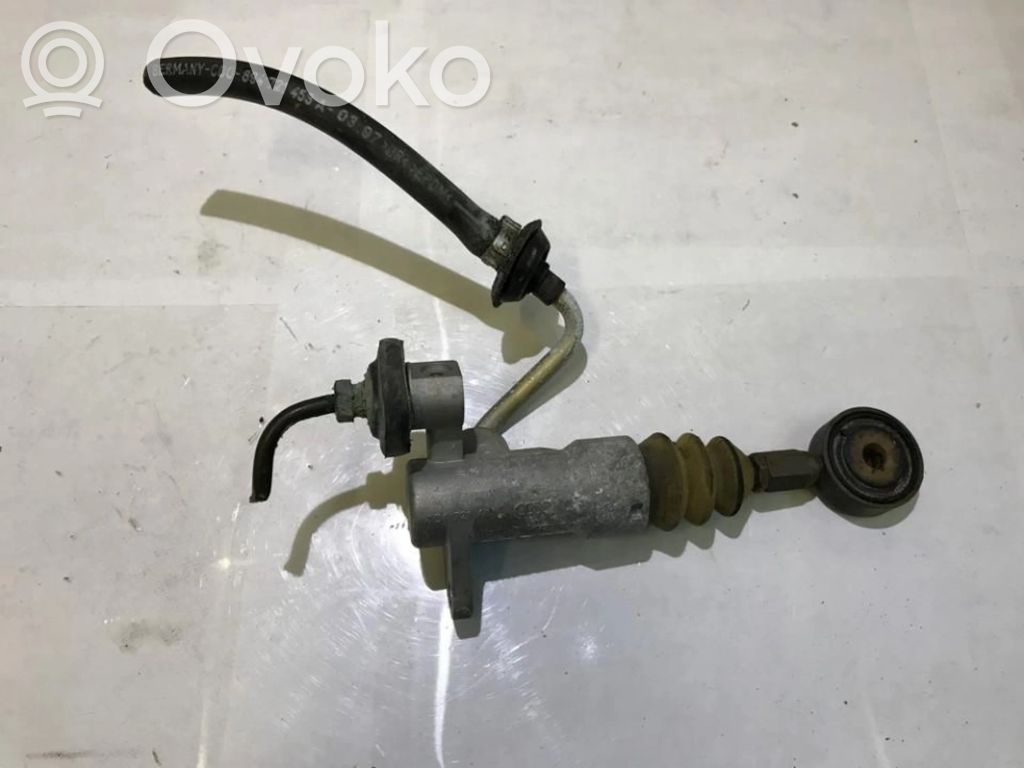Volkswagen PASSAT B5 Pompa della frizione