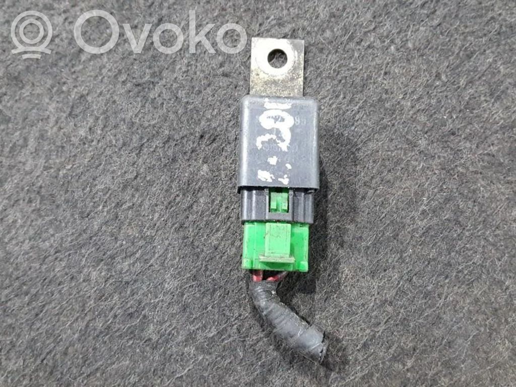 Otros relés   MB627895,MB627895