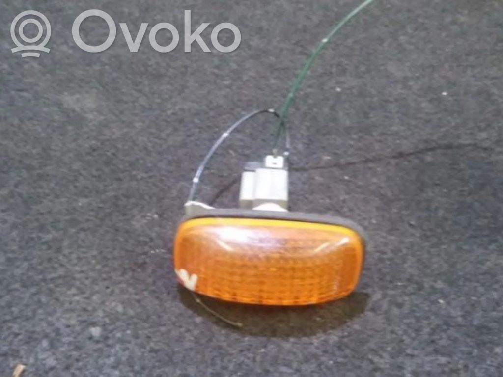 Nissan Primera Semnalizator bară față 