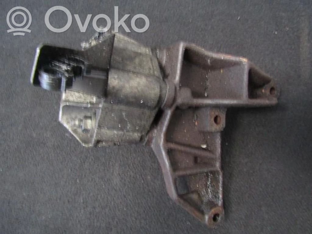 Opel Vectra B Engine mounting bracket 