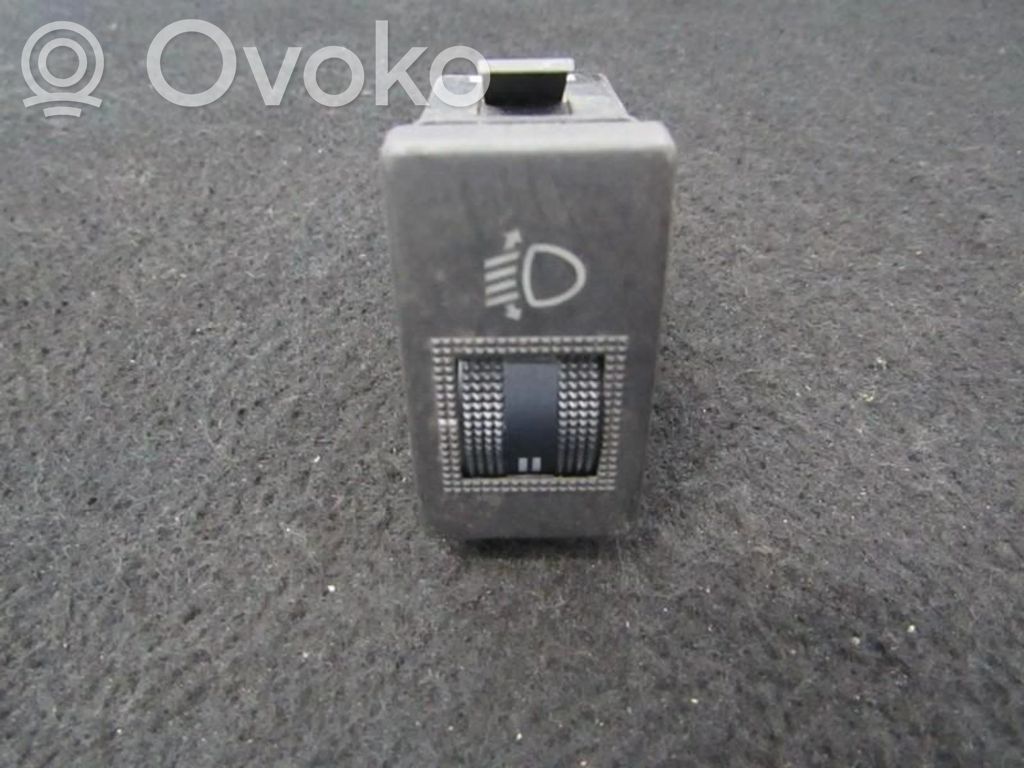 Bouton commande réglage hauteur de phares   8D0941301,8D0941301