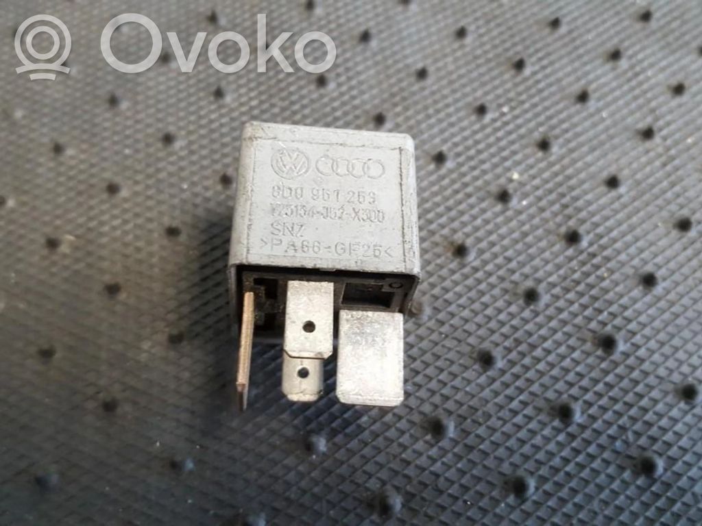 Otros relés   8D0951253,V23134J52X300,8D0951253,V23134J52X300,V23134J52X300