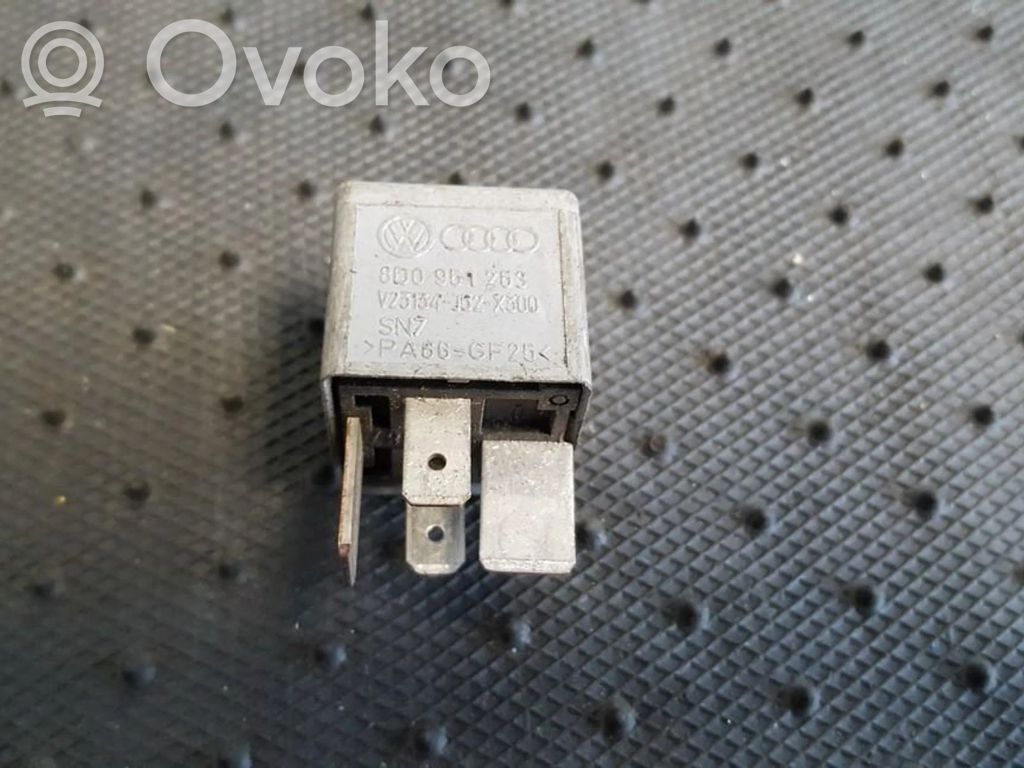 Altri relè   8D0951253,V23134J52X300,8D0951253,V23134J52X300,V23134J52X300