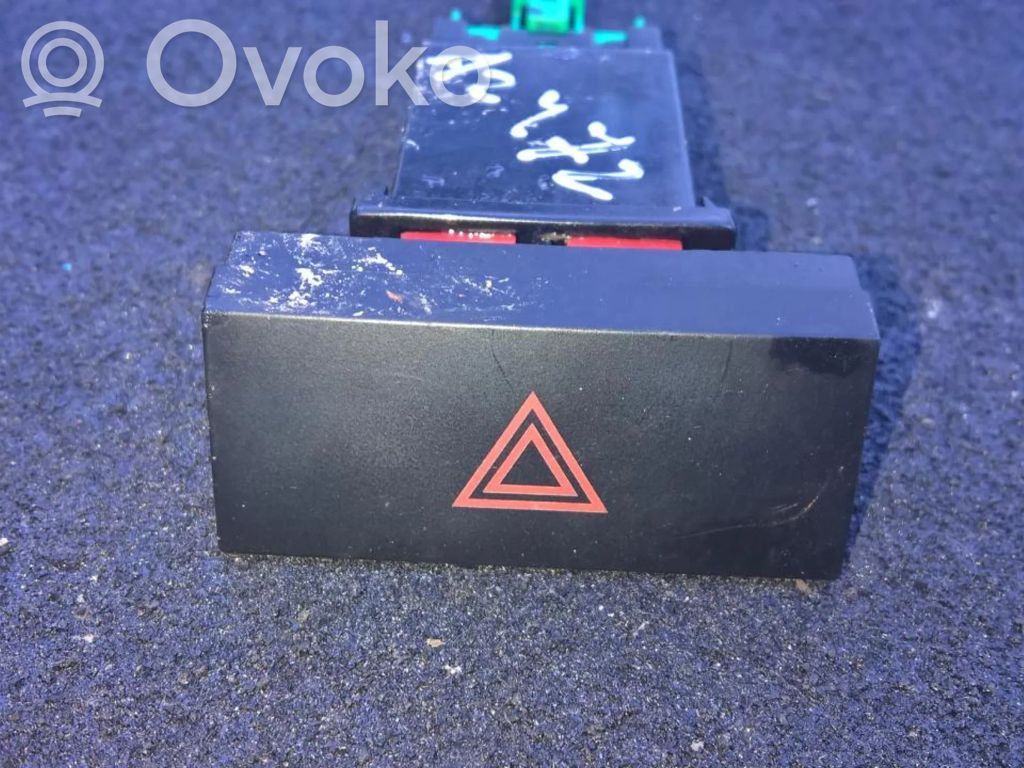Hyundai Coupe Botón interruptor de luz de peligro 