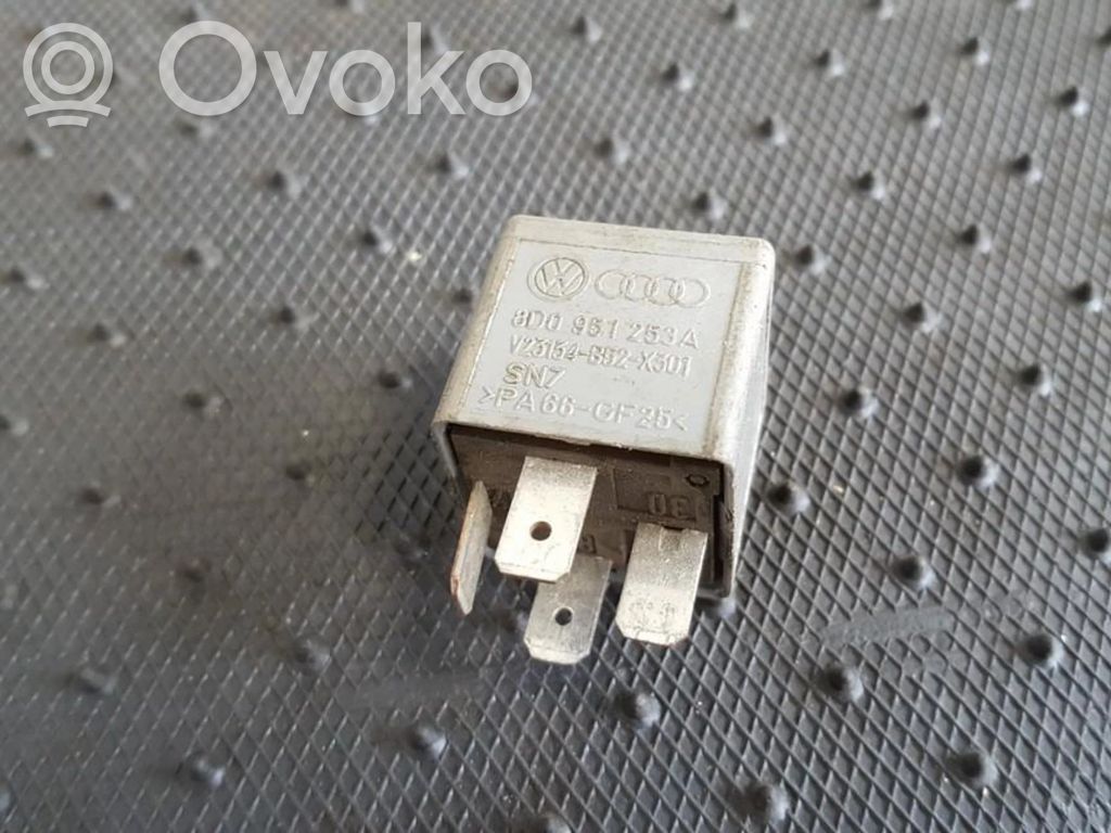 Otros relés   8D0951253A,V23134B52X301,8D0951253A,V23134B52X301,V23134B52X301