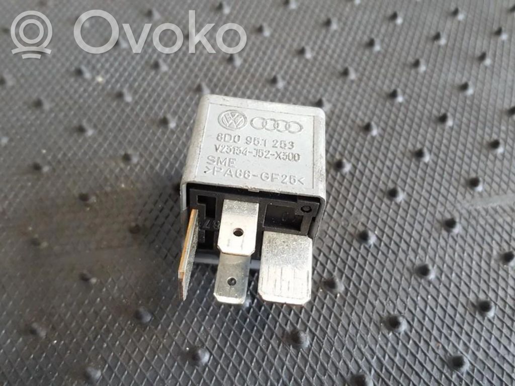 Otros relés   8D0951253,V23134J52X300,8D0951253,V23134J52X300,V23134J52X300