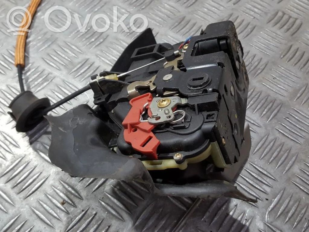 Audi A4 S4 B6 8E 8H Zamek drzwi tylnych 
