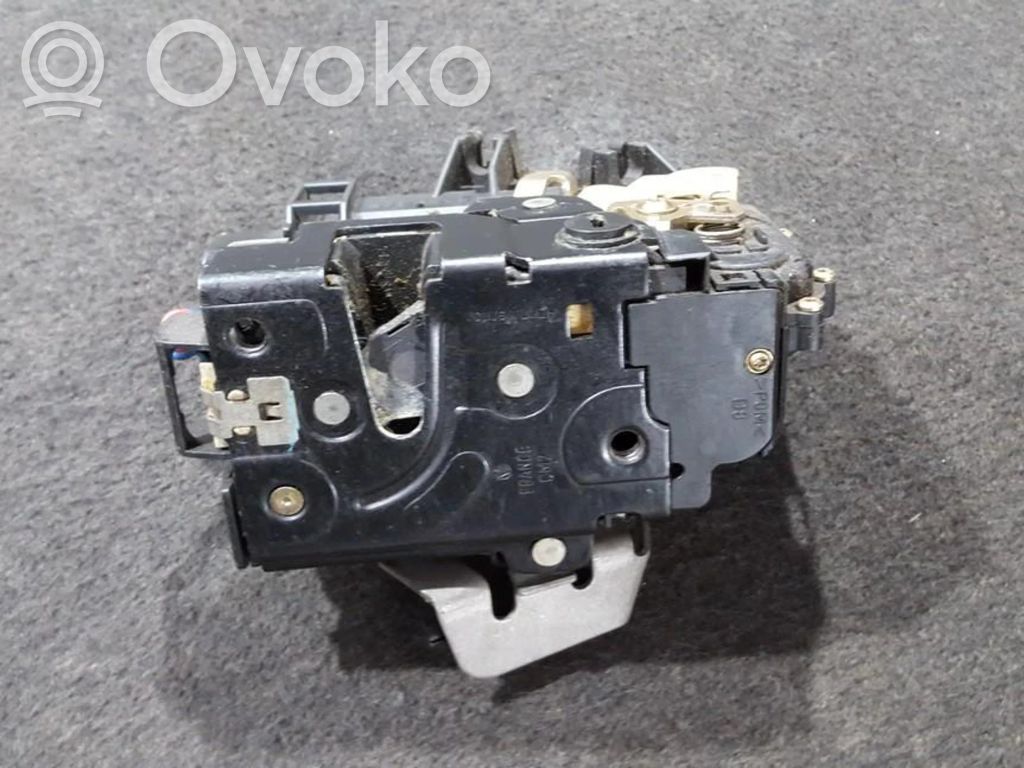 Audi A6 S6 C5 4B Zamek drzwi tylnych 