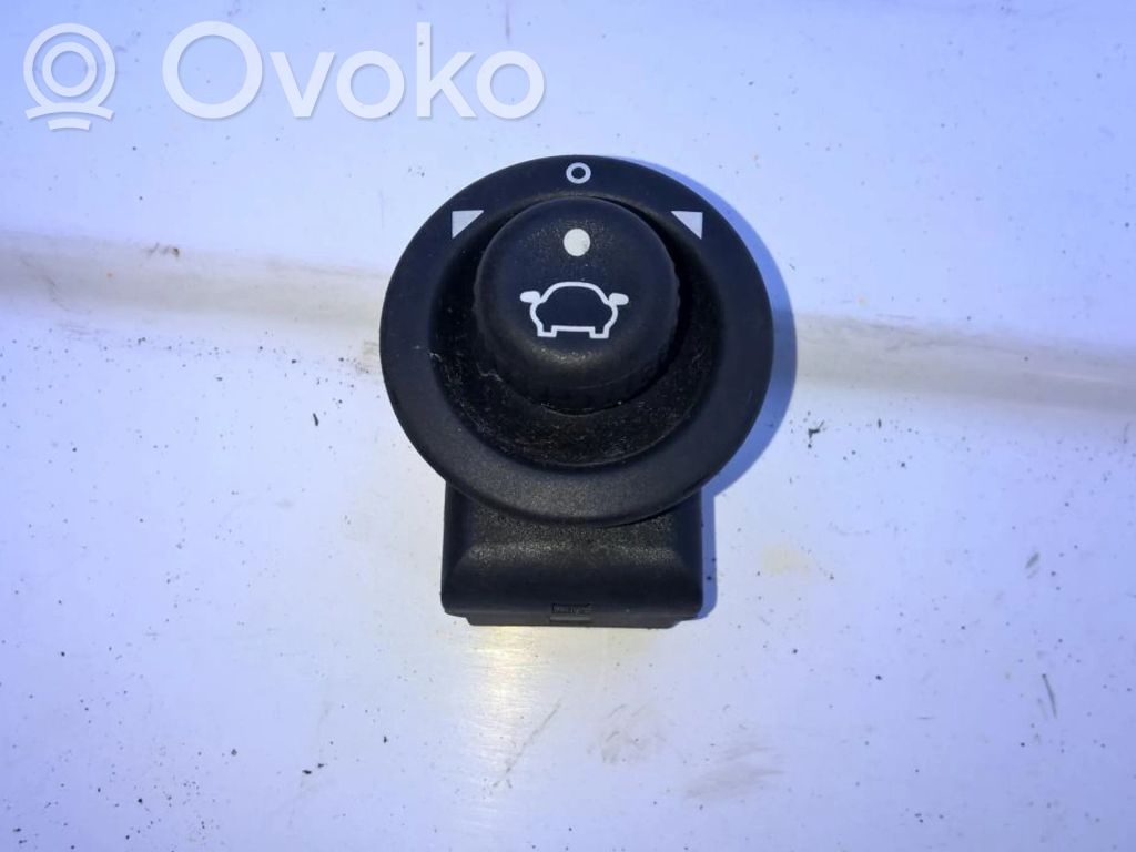 Ford Fusion Sivupeilin kytkin