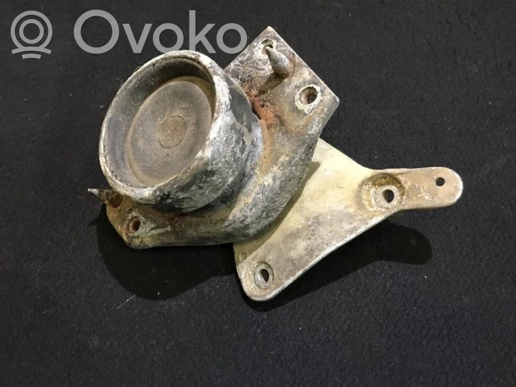 Renault Safrane Engine mount bracket 