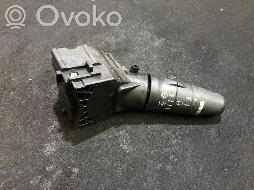 Nissan Primera Stikla tīrītāja vadības pogas kātiņš 