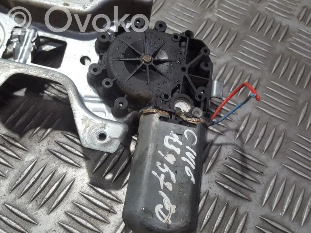 Motor del regulador de la ventanilla de la puerta delantera
