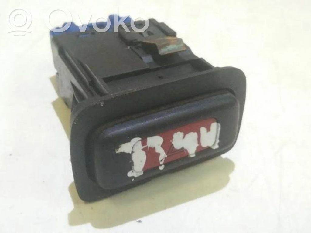 Botón interruptor de luz de peligro