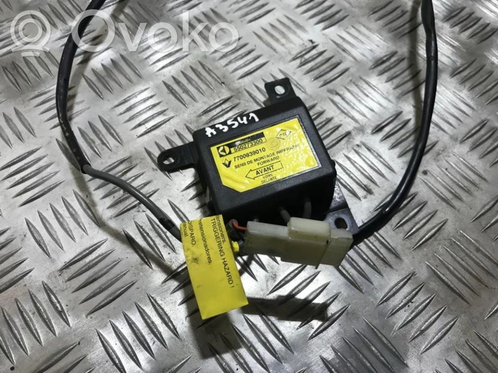 Renault Twingo I Airbag control unit/module 