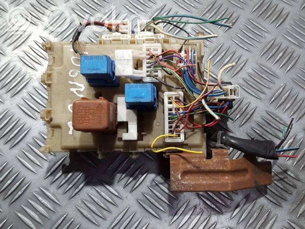 Nissan Almera N16 Skrzynka bezpieczników / Komplet 
