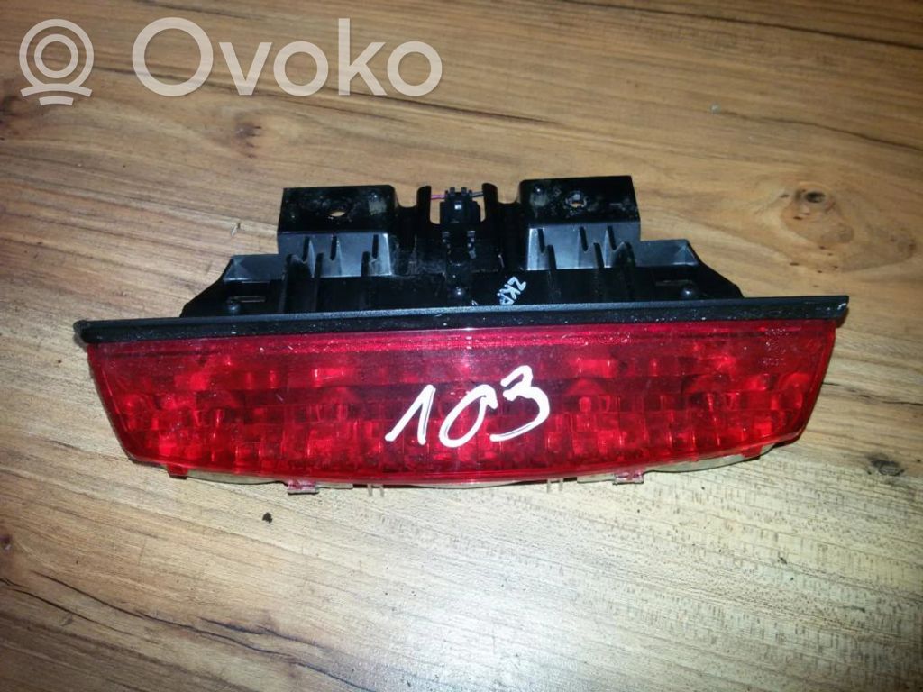 KIA Rio Kolmas/lisäjarruvalo 