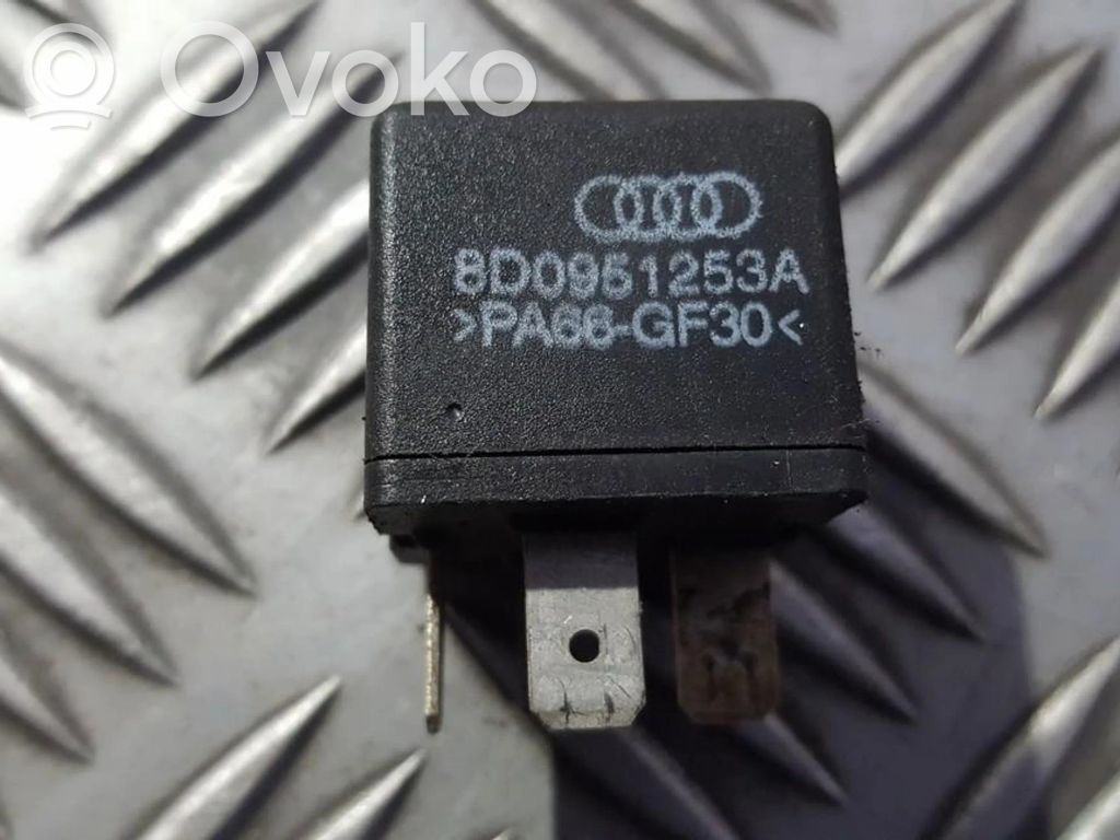 Otros relés   8D0951253A,373,8D0951253A