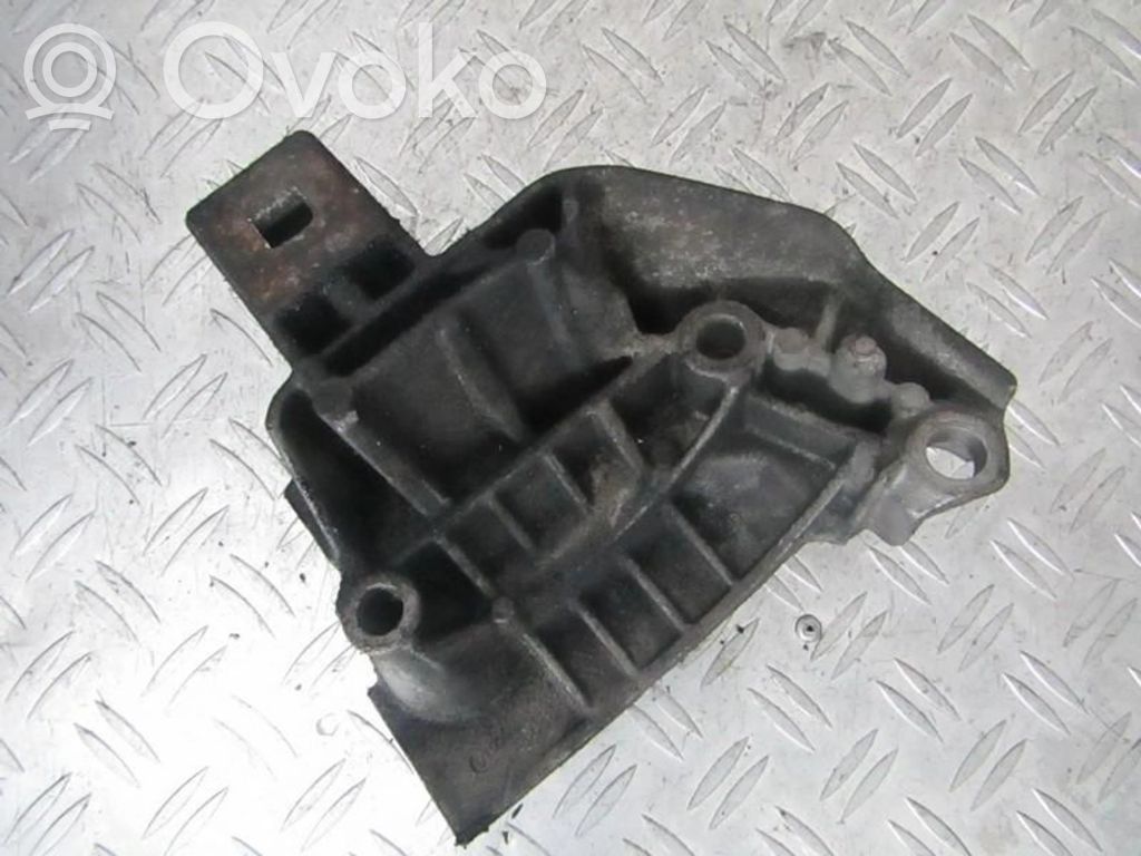 Renault Scenic I Engine mounting bracket 