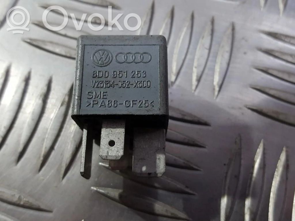 Otros relés   8D0951253,V23134J52X300,8D0951253,V23134J52X300,V23134J52X300