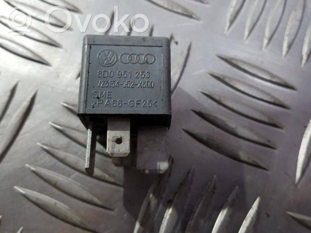 Otros relés   8D0951253,V23134J52X300,8D0951253,V23134J52X300,V23134J52X300