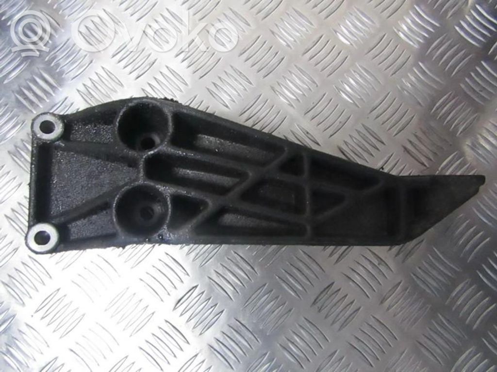 Opel Vectra B Engine mounting bracket 