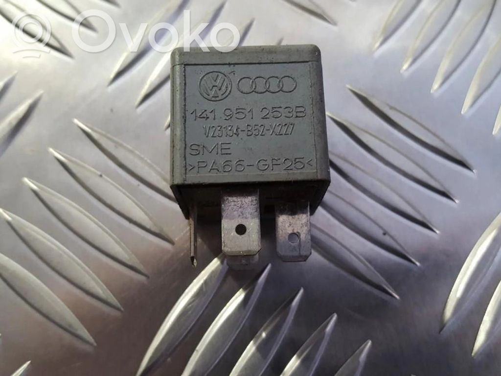 Otros relés   141951253B,V23134B52X227,141951253B,V23134B52X227,V23134B52X227