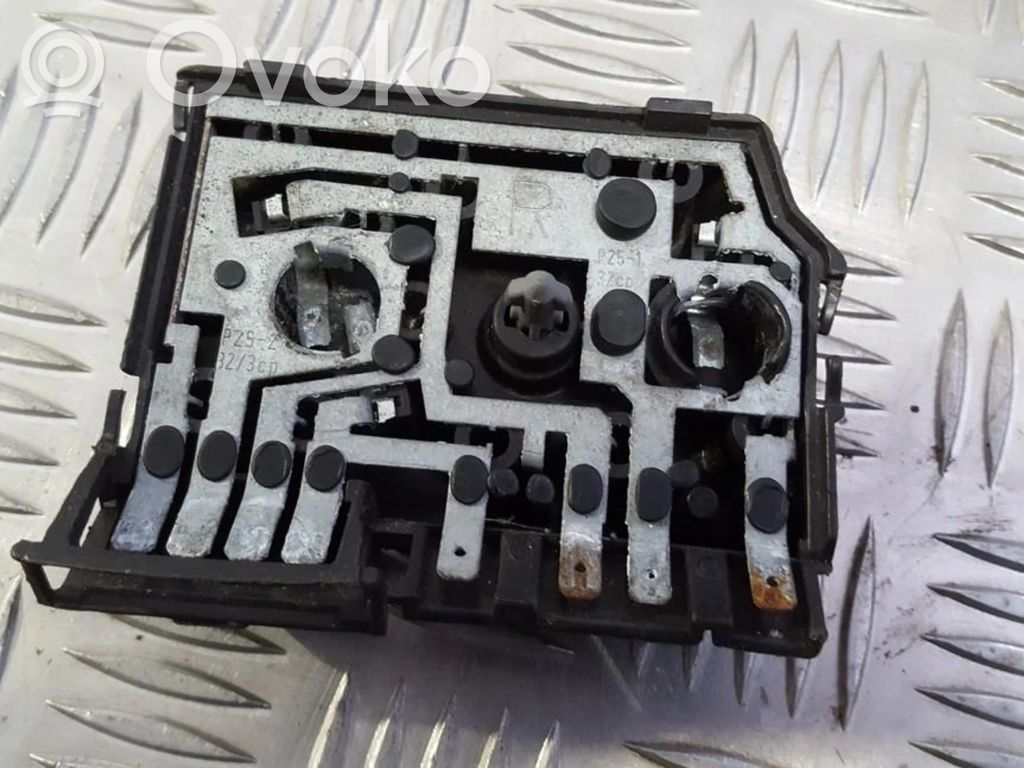 Audi A6 S6 C4 4A Portalampada fanale posteriore 