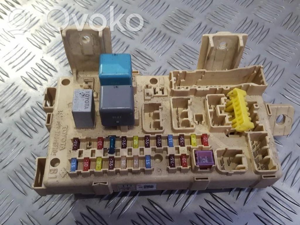 Toyota Corolla Verso AR10 Set scatola dei fusibili 
